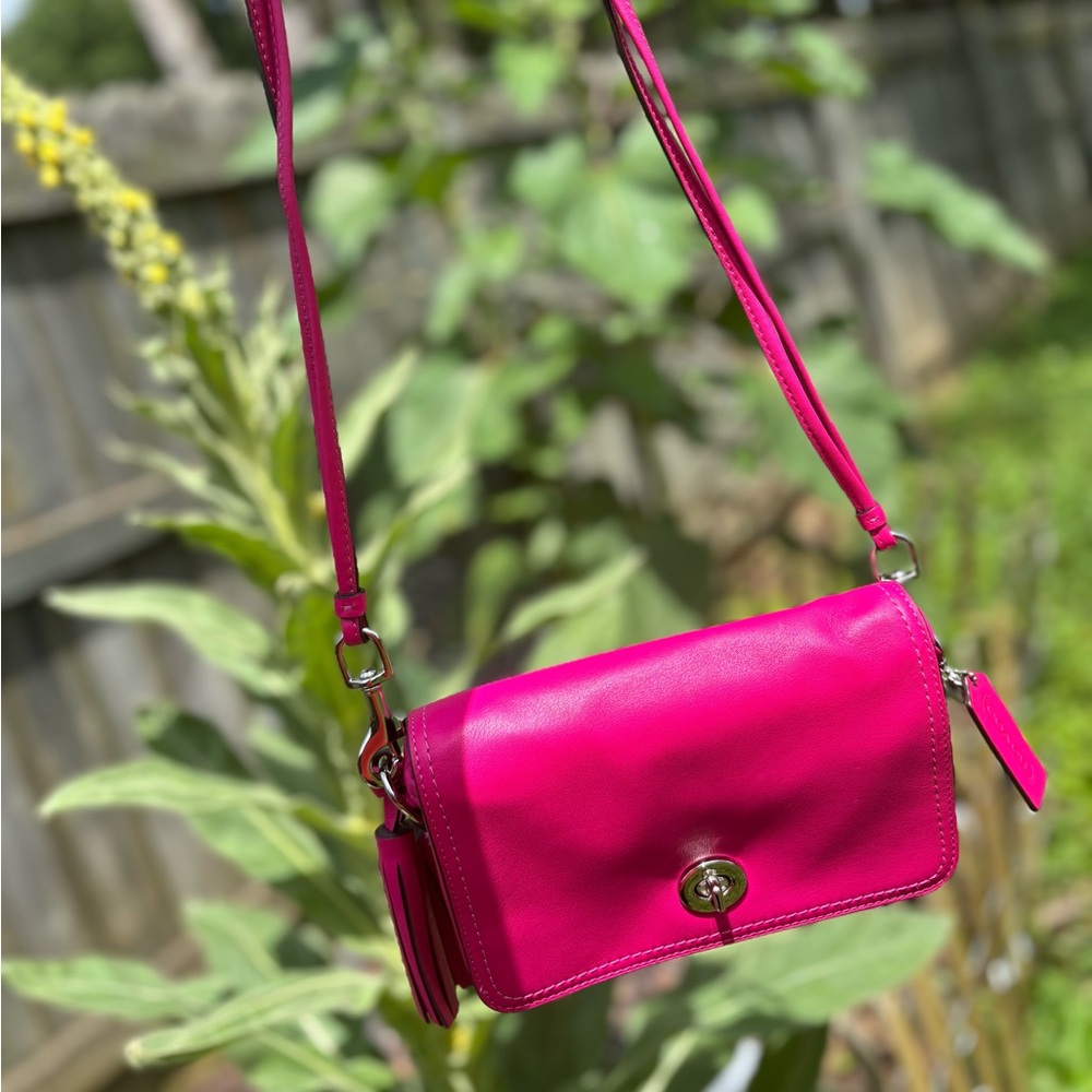 PINK/ FUSCHIA COACH legacy pocket purse
